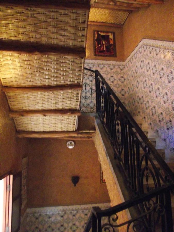 Auberge Et Hotel Les Amis タフロウト エクステリア 写真